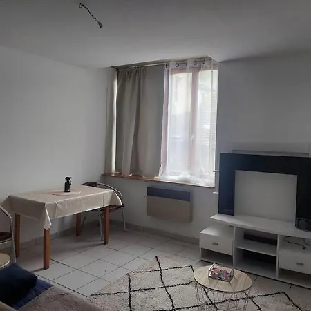 Fresnay-sur-sarthe: Joli Au Calme.